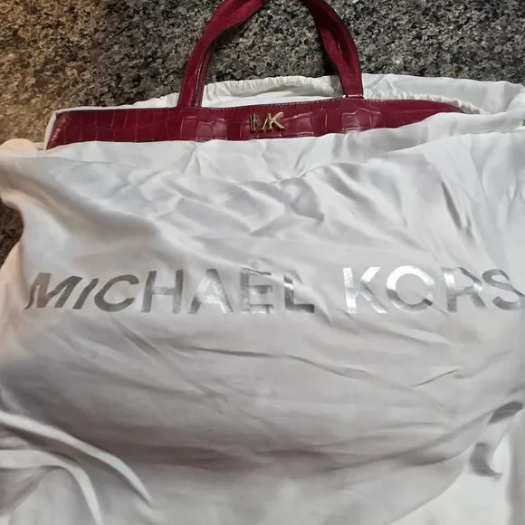 MICHAEL KORS MOTT MEDIUM SMOOTH LEATHER TOTE In Mulberry - Picture 3 of 13